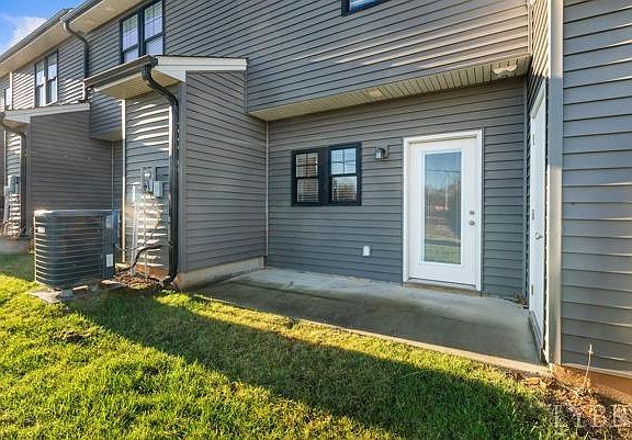 4th image of 131 English Commons Dr