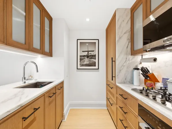 210 Warren Street 5C image 3 of 7