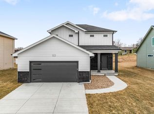 921 Arlene Cir, Papillion, NE 68046