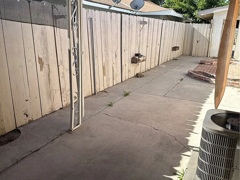 41611 Marine Dr — Photo 27