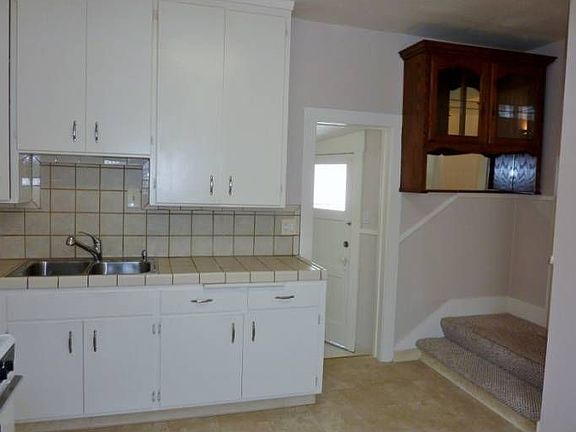 Kitchen, another view