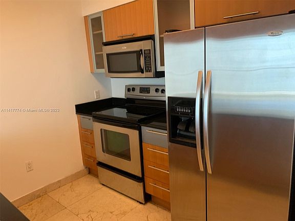 3rd image of 1750 N Bayshore Dr APT 2603