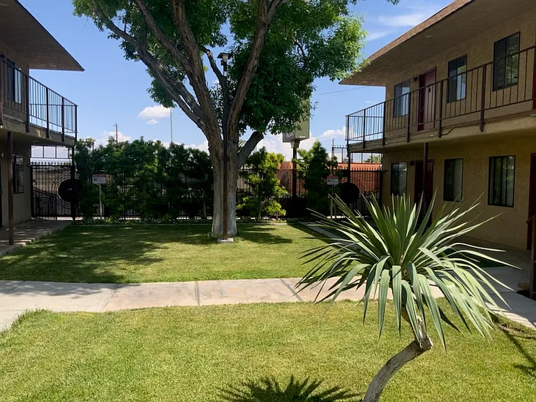 Bonita Terrace Apartments — Photo 2