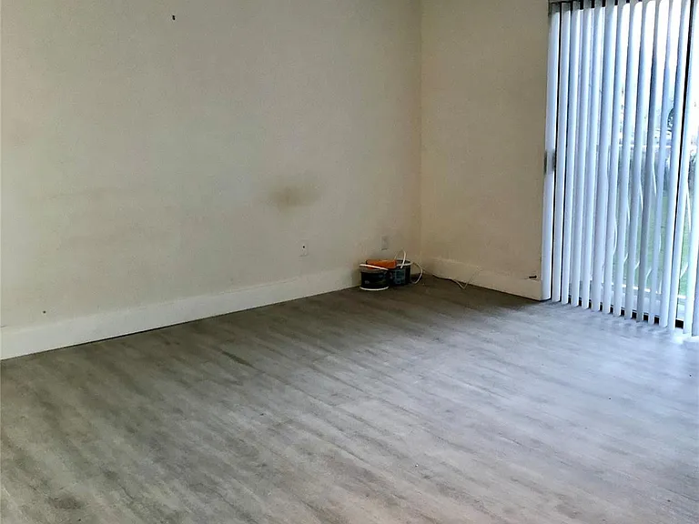 500 NE 2nd St #215 — Photo 15