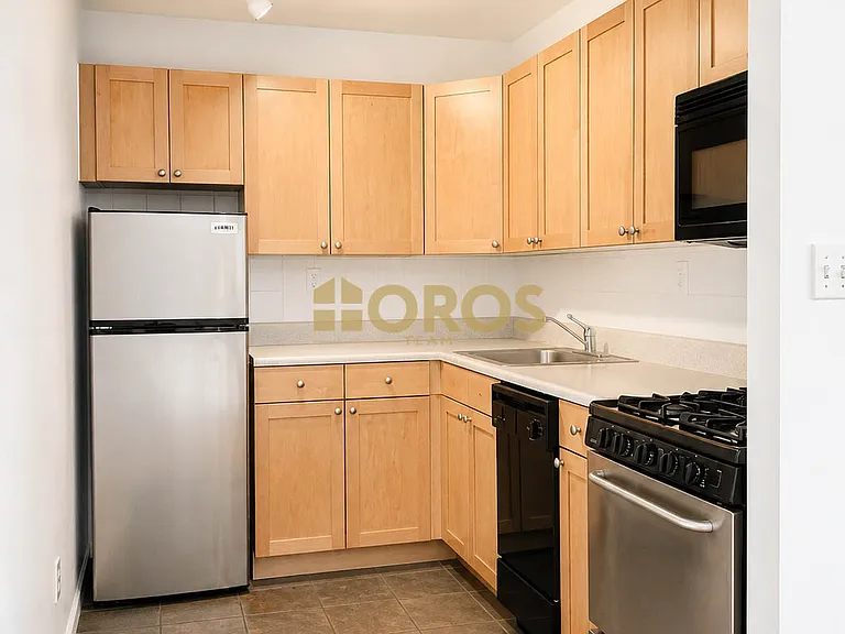 539 E 6th St #5B — Photo 3