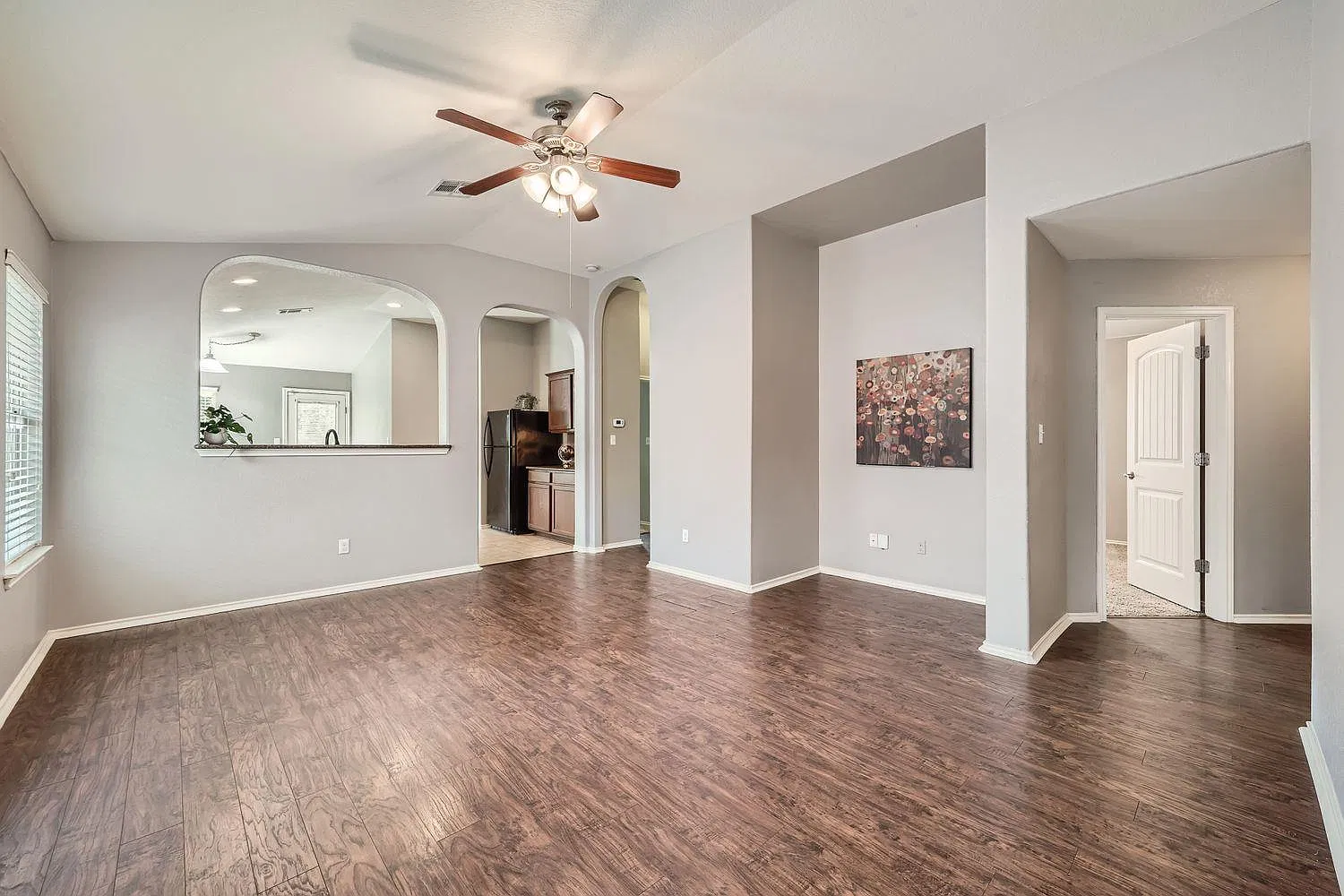 3 bed, 2.0 bath, 1424 sqft, $2,000 — Photo 4