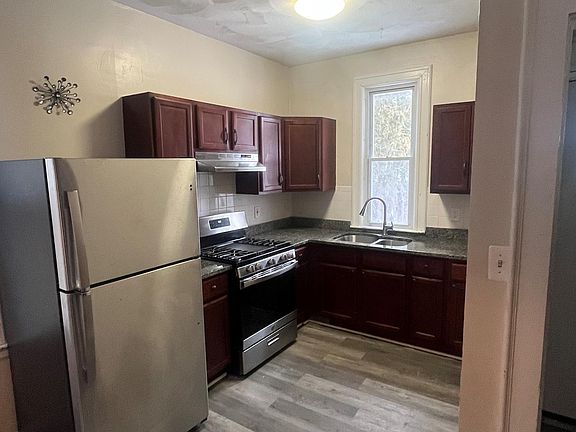 3rd image of 48 Whitesboro St