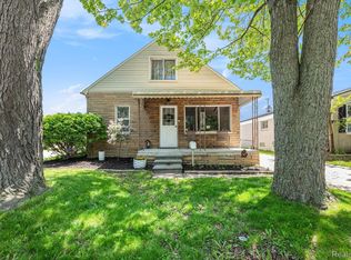 23124 Grove St, Saint Clair Shores, MI 48080