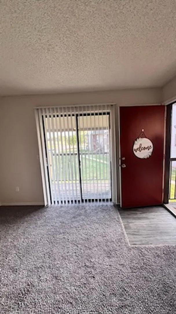 Hickory Grove Apartments — Photo 3