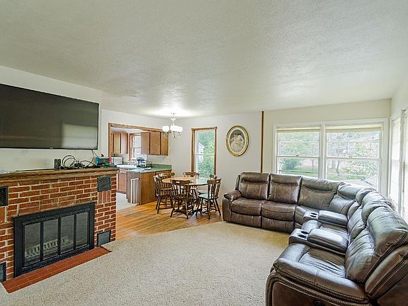 2nd image of 732 3rd St NE