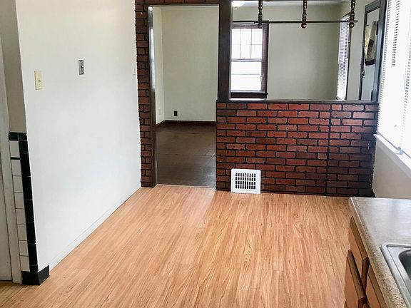 2nd image of 7019 Roslyn Dr