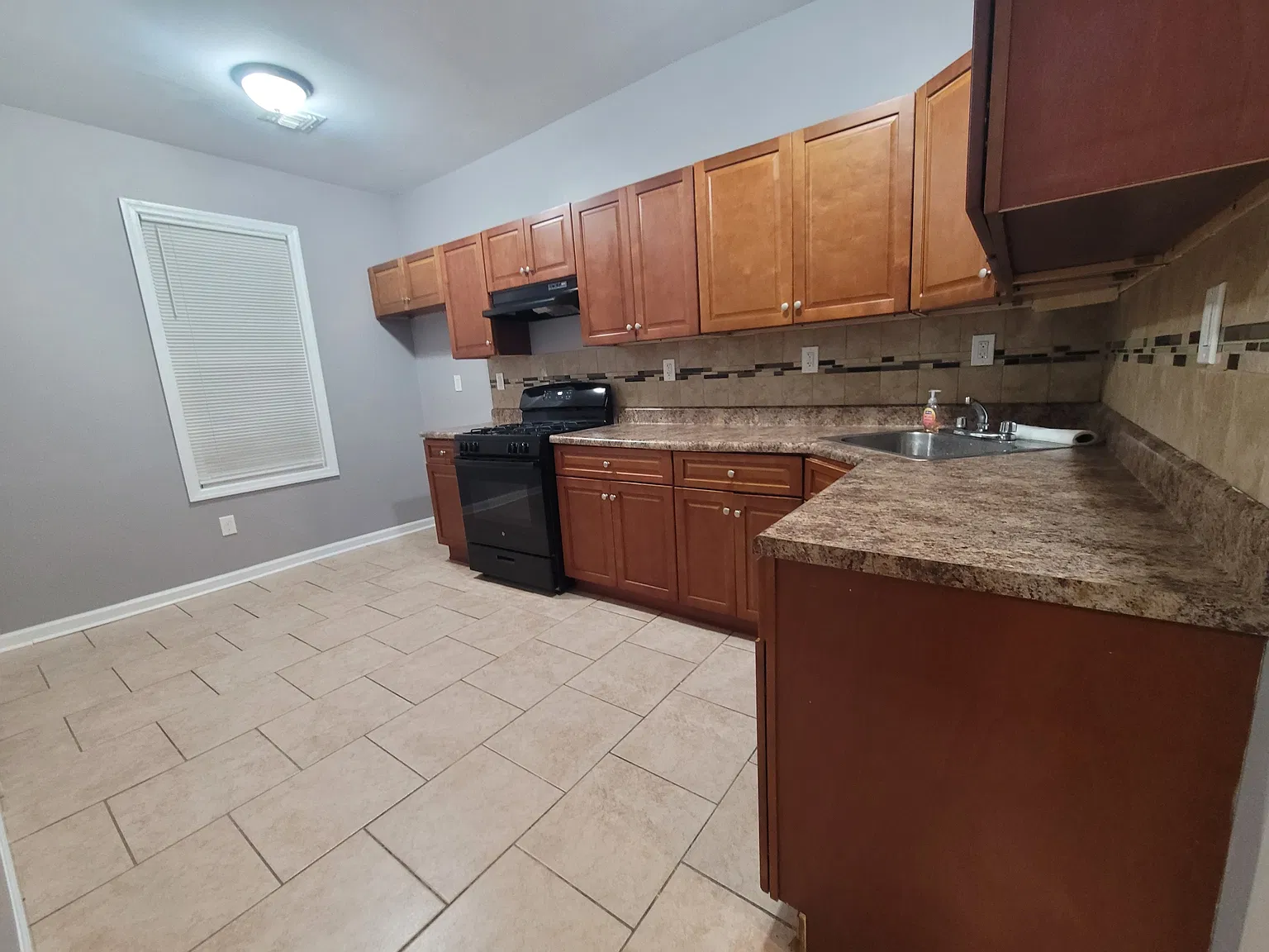 4 bed, $2,450 — Photo 1