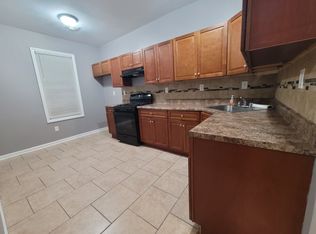 118 16th Ave APT 3, Newark, NJ 07103