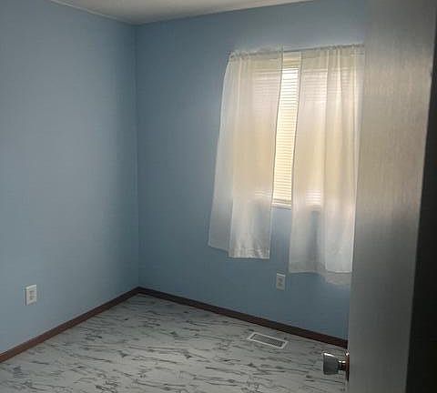 4th image of 1627 Holly Pl