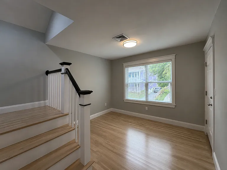 44 Garrison Ave — Photo 10