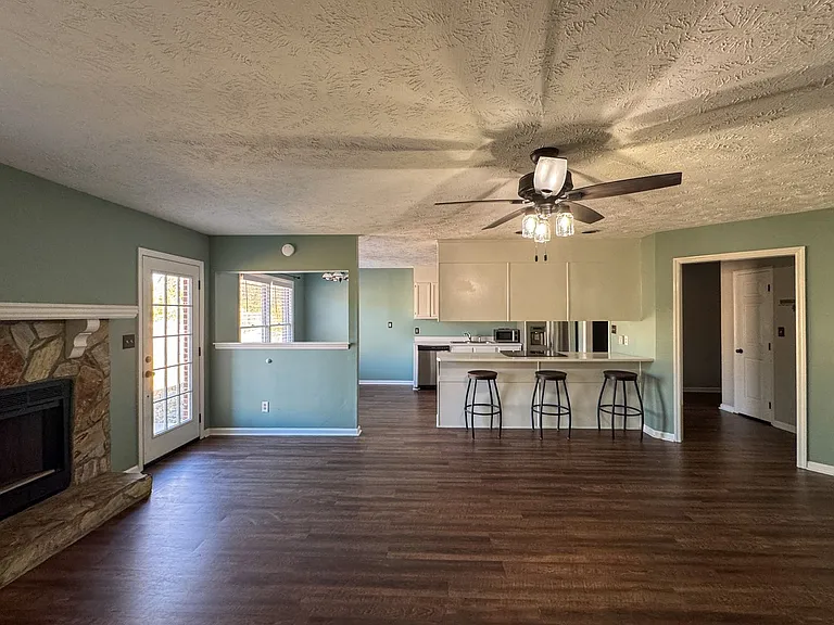309 Sparrow Dr — Photo 4