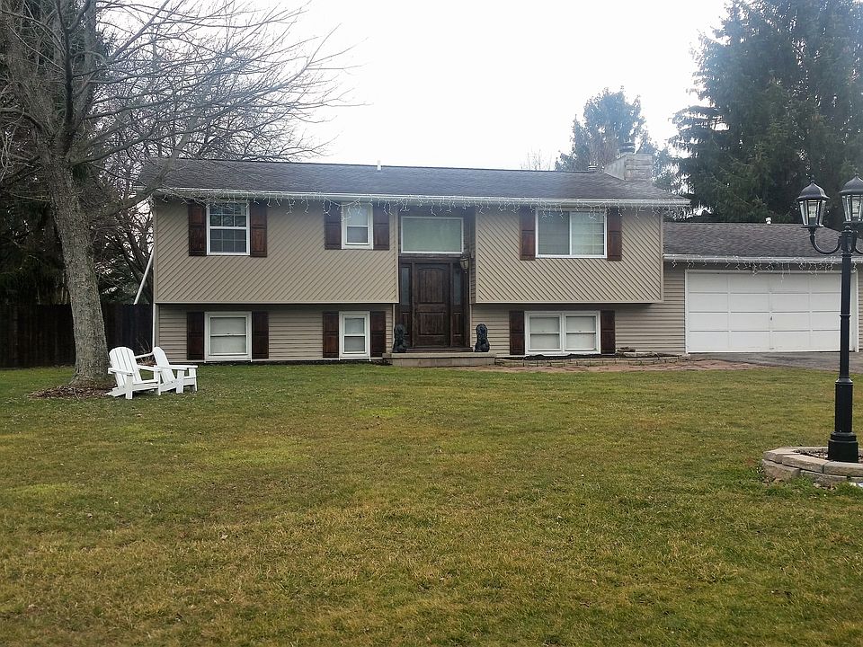 1st image of 1749 Apple Hollow Ln