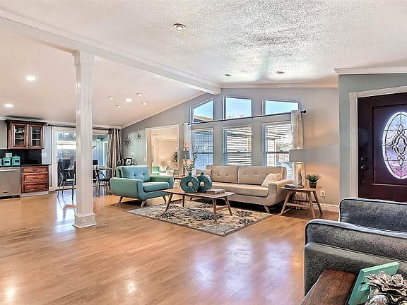 2nd image of 1067 Walnut Woods Ct