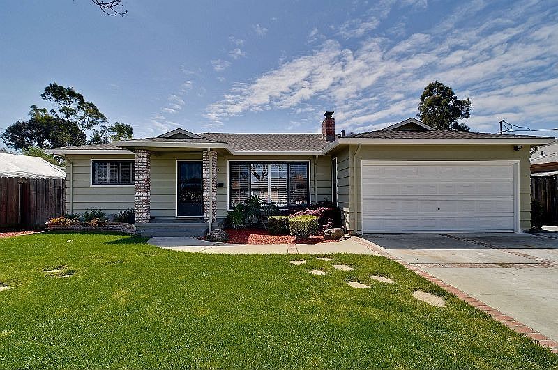 1st image of 207 Daphne Way