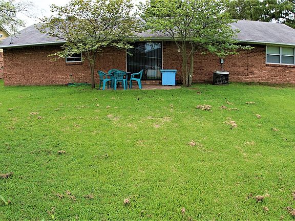 4th image of 1704 Smith St