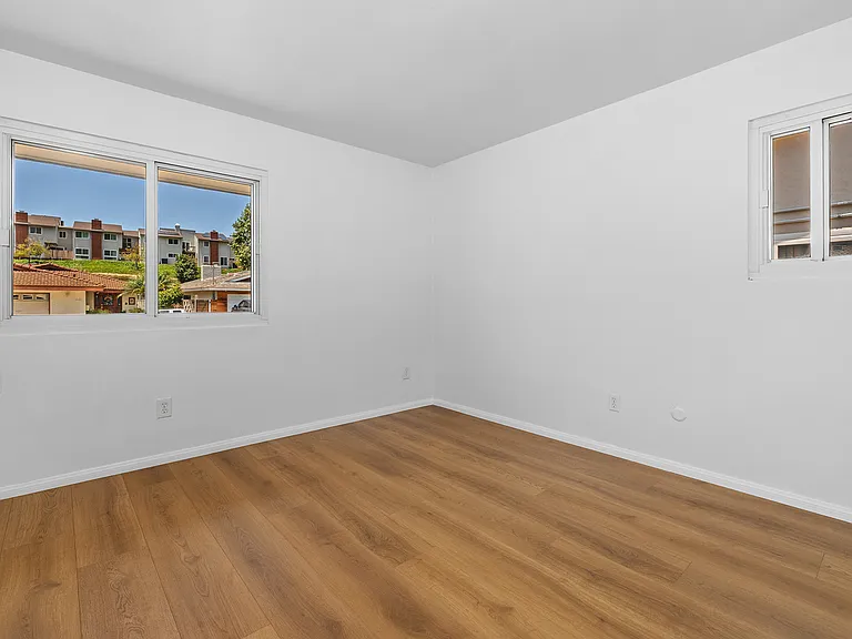 2345 Worden St — Photo 12