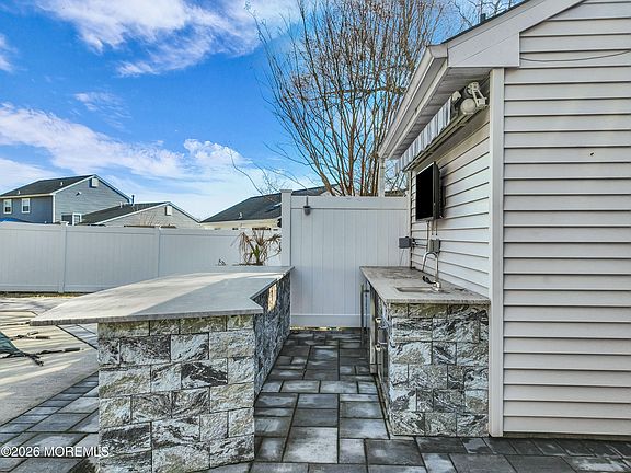 5th image of 621 Buenaventura Court