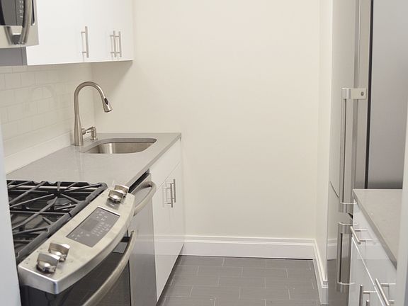 5th image of 560 3rd Ave #14C