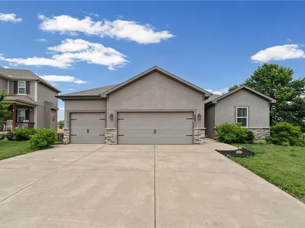 605 SE Colonial Dr, Blue Springs, MO 64014