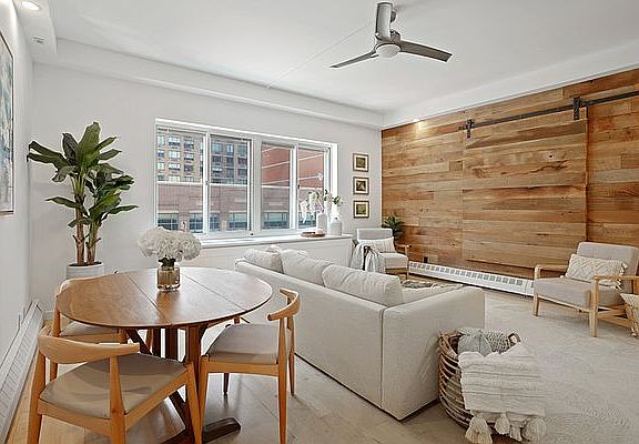 4th image of 534 W 42nd St APT 4