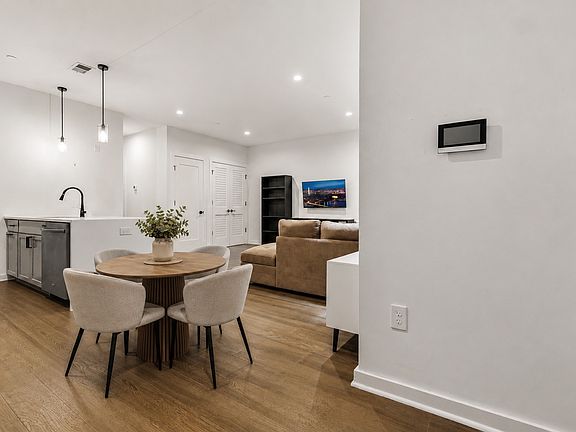 5th image of 2612 University Pl NW #1