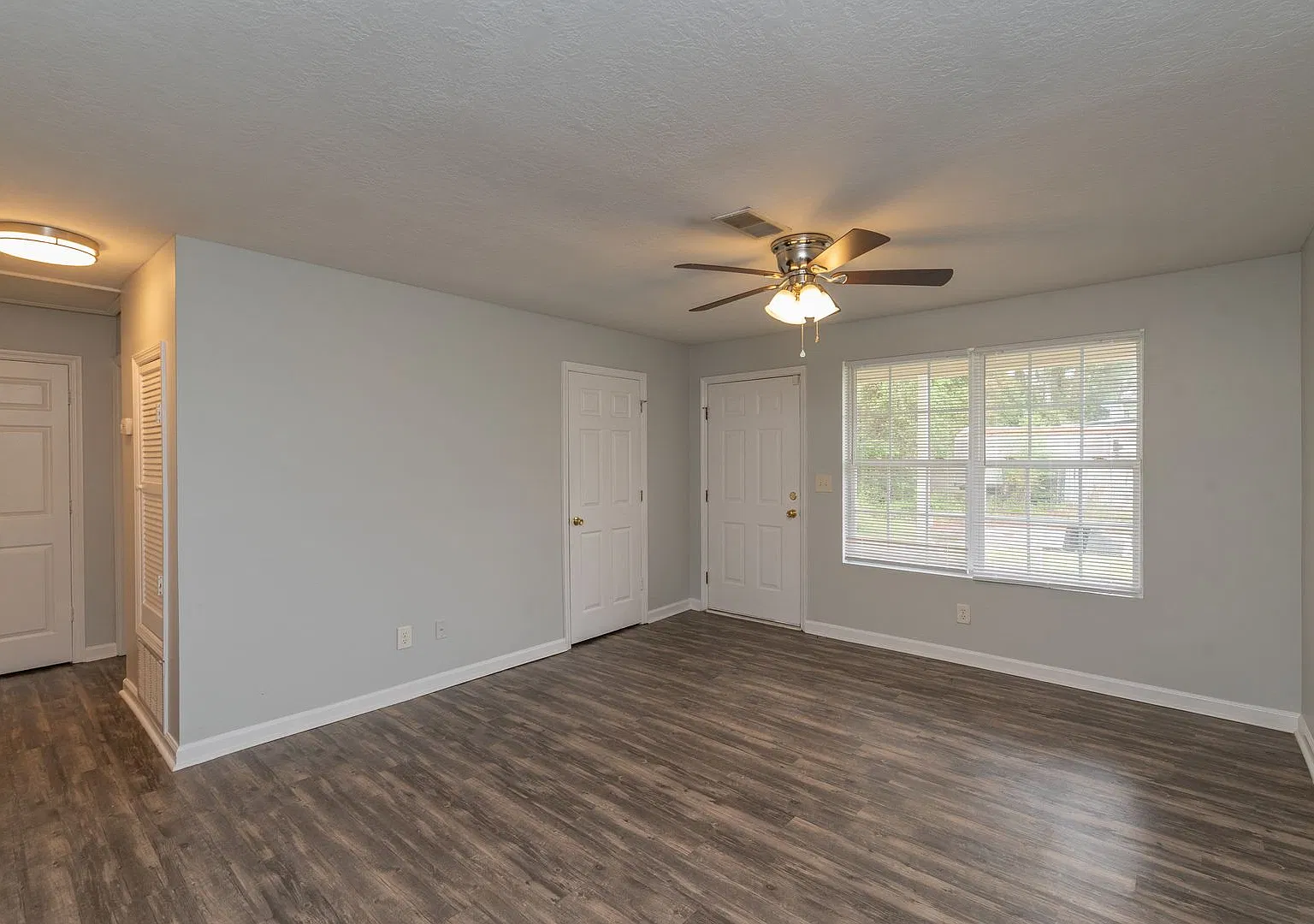 2 Bed/1.5 Bath Duplex on Miles Avenue, central heat & air unit - Available Now! — Photo 3