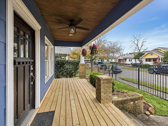 3rd image of 1124 Dunbar St