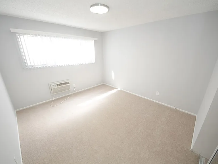 The Royalton Apartments — Photo 12