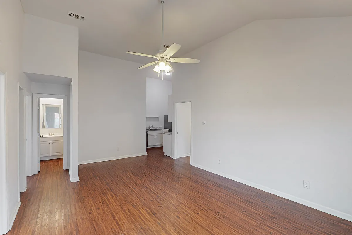 Building Photo - 910 Wentwood Dr