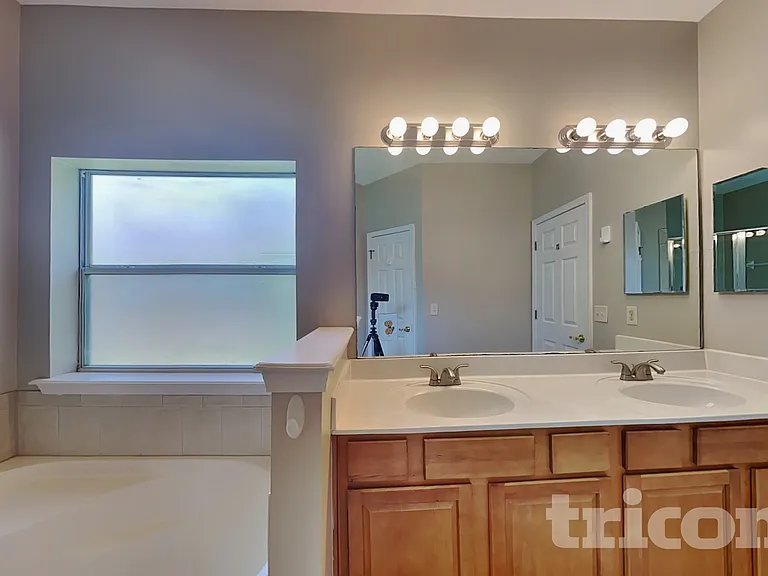272 Silver Glen Ave — Photo 9