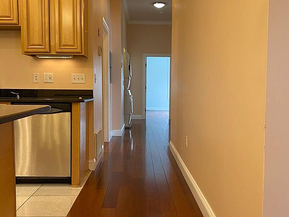 4th image of 387 Angell St APT 5