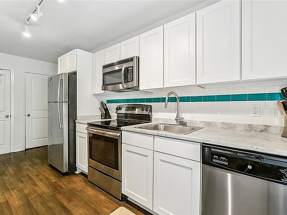 5th image of 2833 Saint Charles Ave APT 2