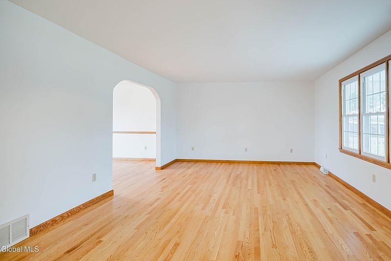 5th image of 125 Latham Ridge Road