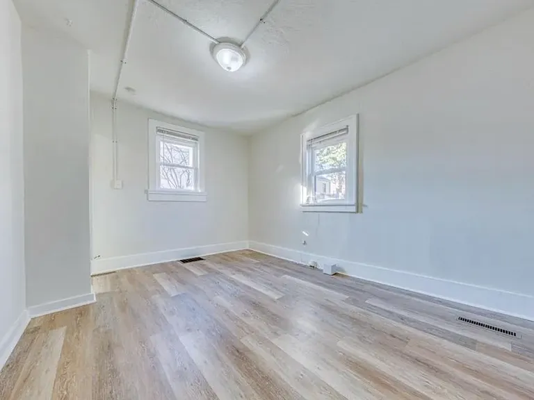 838 41st Ave NE — Photo 6