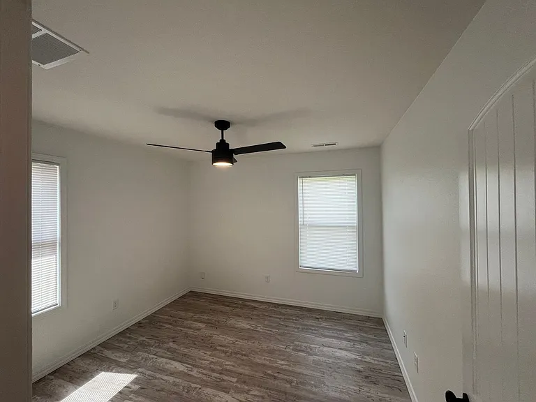 1229 E Paragon St — Photo 11