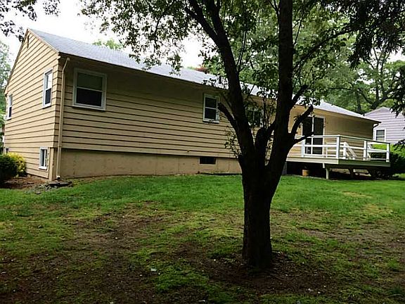 3rd image of 52 Rockcrest Dr