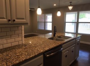 224 E Warren St, Hewitt, TX 76643