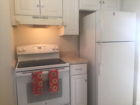 5th image of 611 NW 184th Ter