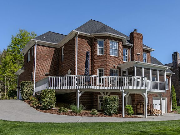 2nd image of 1218 Sussex Dr