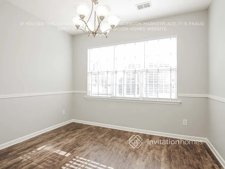 4903 Abercromby St — Photo 10