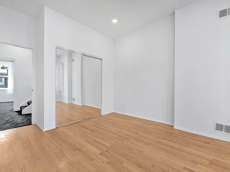 406 Elm St NW — Photo 8
