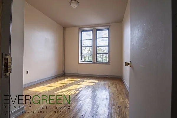 Rented by Evergreen Apartments BK | media 30