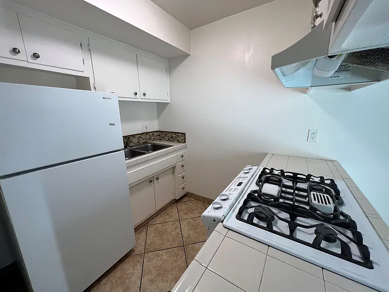 240 Mathilda Dr #D — Photo 9