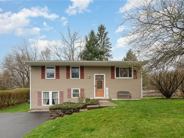 41 Oak Hill Ter, Penfield, NY 14526