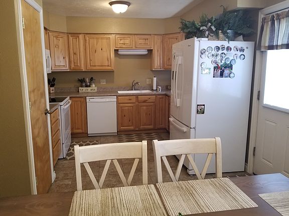 4th image of 1406 Veterans Park Dr